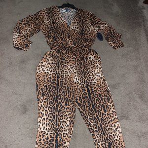 NWOT  ANIMAL PRINT LEOPARD PRINT JUMPSUIT